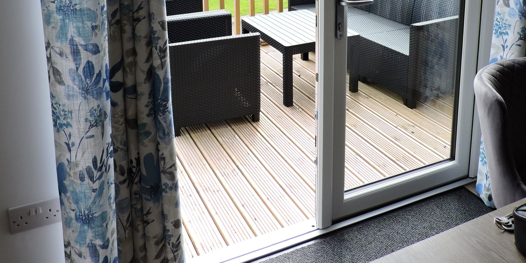 Low threshold patio doors